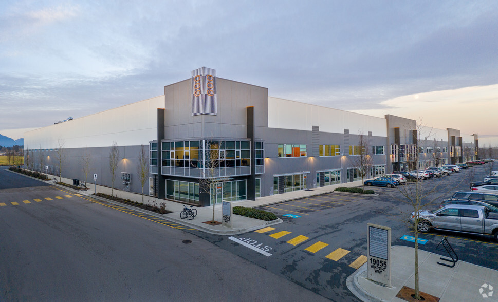 19055 Airport Way, Pitt Meadows, BC à louer - Photo principale – Image 1 sur 1