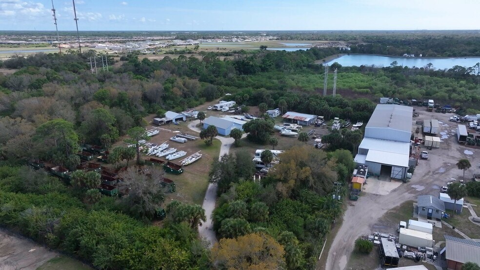 3530 Laurel Rd E, North Venice, FL à vendre - Vidéo sur l’annonce professionnelle – Image 2 sur 27