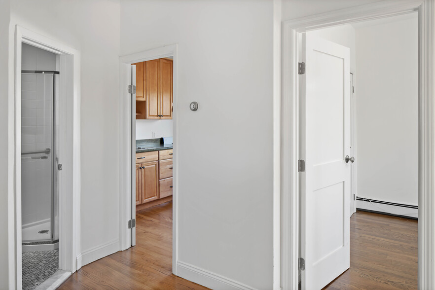975 Northern Blvd, Manhasset, NY à louer - Photo de l’immeuble – Image 3 sur 10