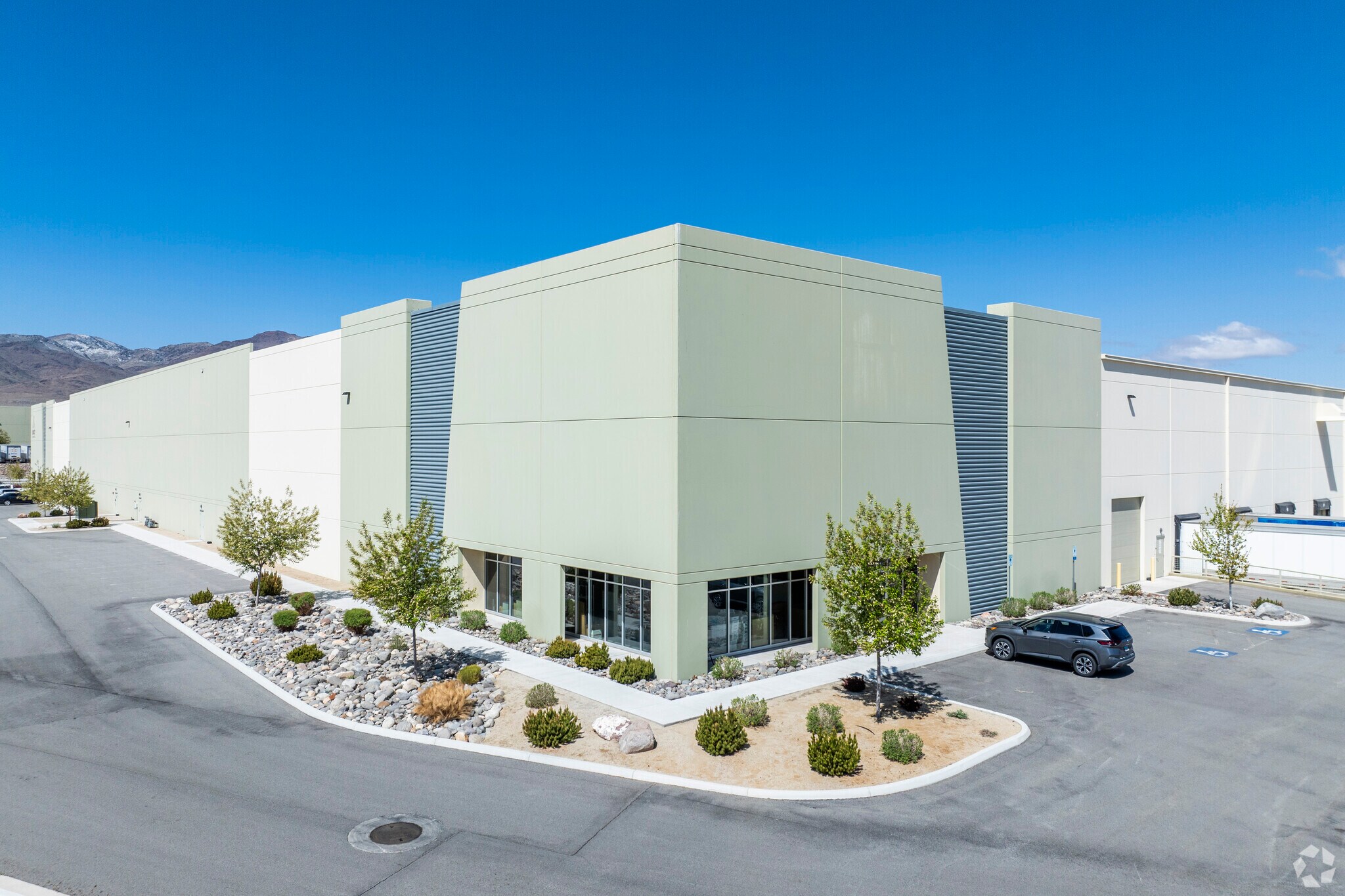 425 E Sydney Dr, Mccarran, NV à louer Photo principale– Image 1 sur 9