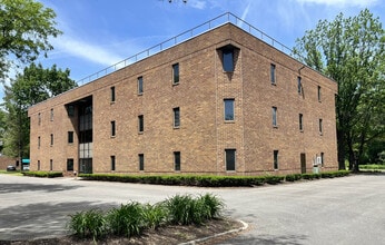 26 Computer Dr W, Albany, NY à louer Photo de l’immeuble– Image 1 sur 5