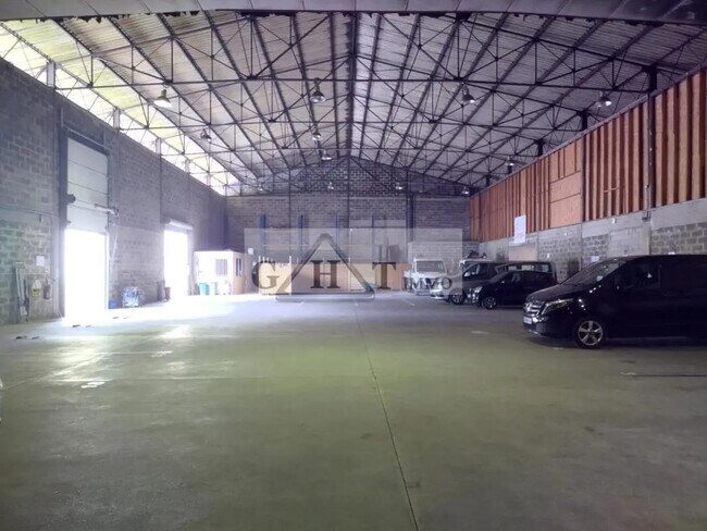 Plus de détails pour Bureau, Industriel/Logistique à louer