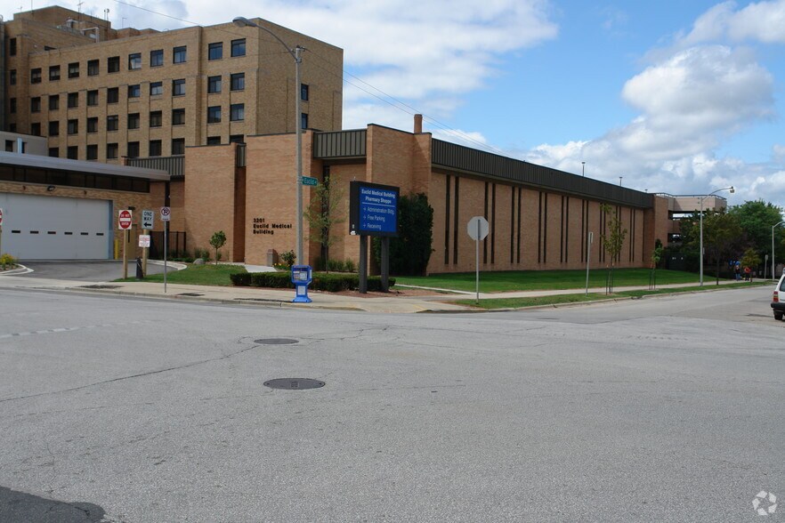 3201 S 16th St, Milwaukee, WI à louer - Photo de l’immeuble – Image 2 sur 2