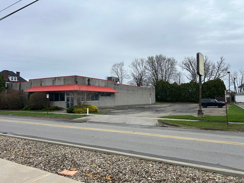213 W Main St, Grove City, PA à vendre - Photo de l’immeuble – Image 1 sur 8