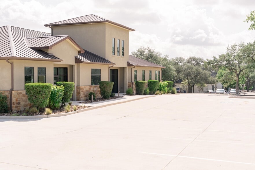 19269 FM 2252, Garden Ridge, TX à louer - Photo de l’immeuble – Image 3 sur 18