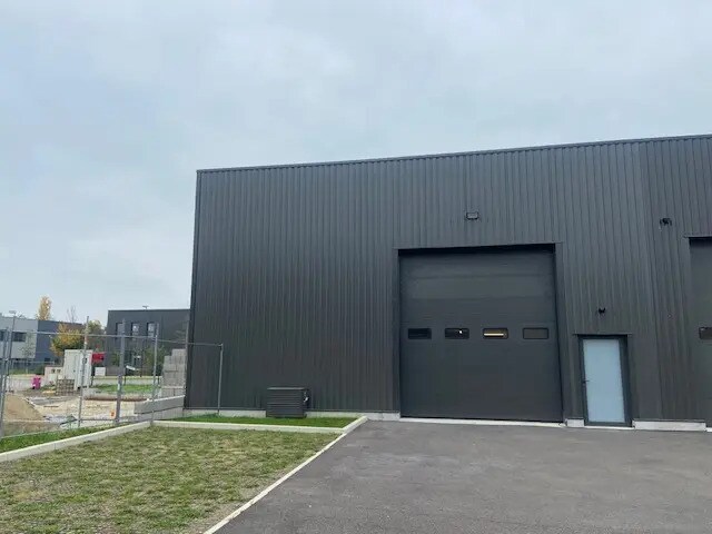 Local d’activités dans Brindas à louer - Photo de l’immeuble – Image 2 sur 10