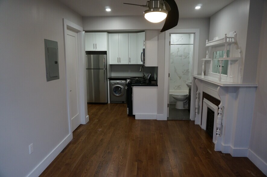 135 Decatur St, Brooklyn, NY à vendre - Photo intérieure – Image 3 sur 11