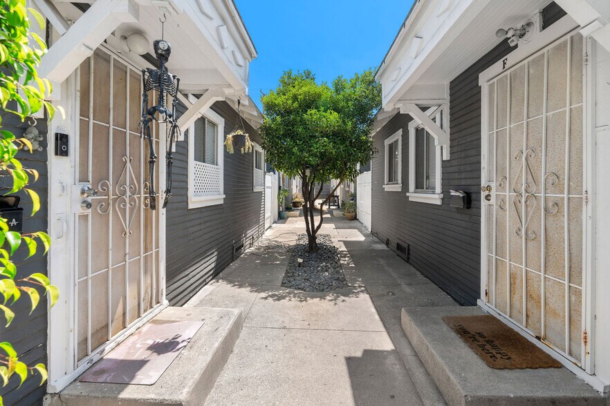 1424 Coronado Ave, Long Beach, CA à vendre - Photo de l’immeuble – Image 2 sur 17