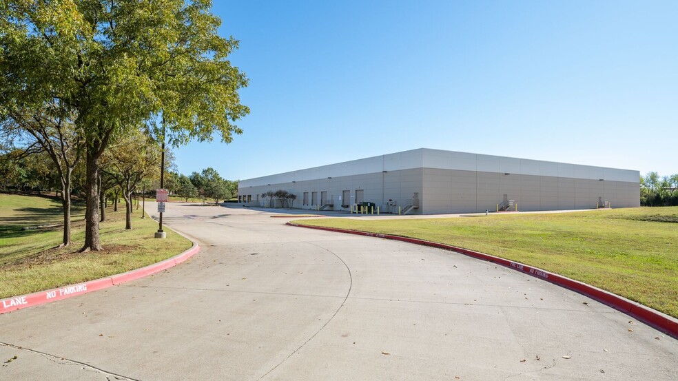 1000 S Nolen Dr, Grapevine, TX à louer - Photo de l’immeuble – Image 2 sur 8