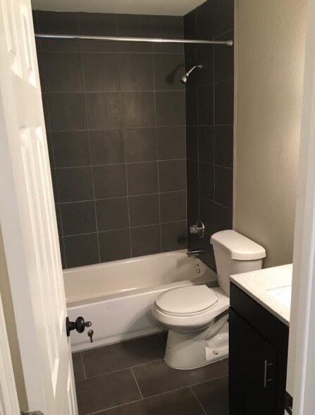 806 Oran Cir, Bryan, TX à vendre - Photo intérieure – Image 2 sur 5