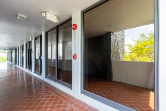 19555 NE 10th Ave, Miami, FL à louer Photo intérieure– Image 2 sur 8