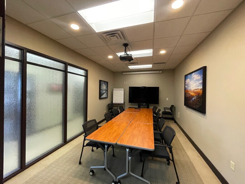 5255 W 11000 N, Highland, UT à louer - Photo de l’immeuble – Image 2 sur 28