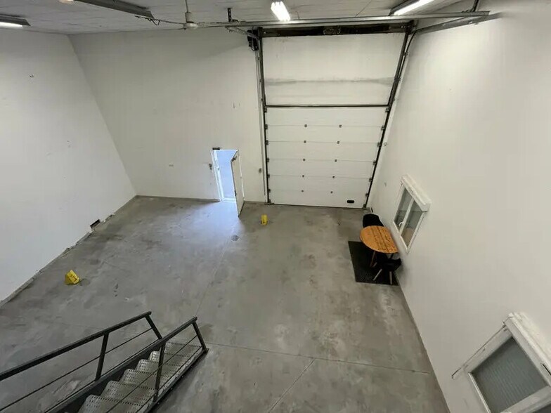 Local d’activités dans Fontenay-Trésigny à louer - Photo de l’immeuble – Image 2 sur 8