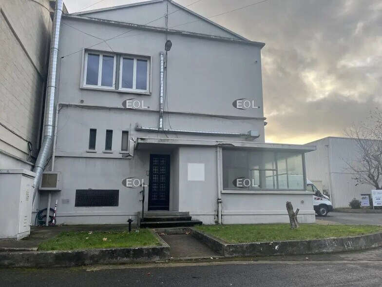 Local d’activités dans L'ILE-SAINT-DENIS à louer - Photo de l’immeuble – Image 2 sur 5