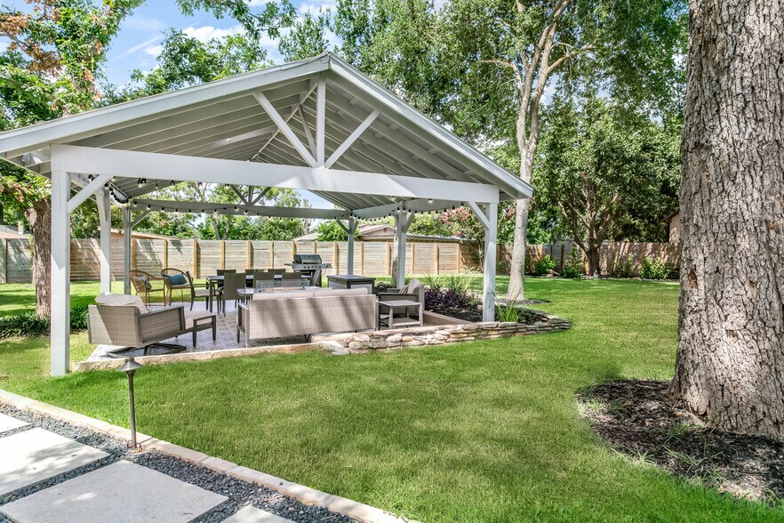 508 N Orange St, Fredericksburg, TX à vendre - Photo principale – Image 1 sur 47