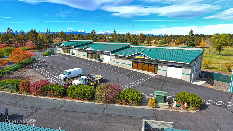 63830 Clausen Rd, Bend, OR à louer - Photo de l’immeuble – Image 3 sur 4