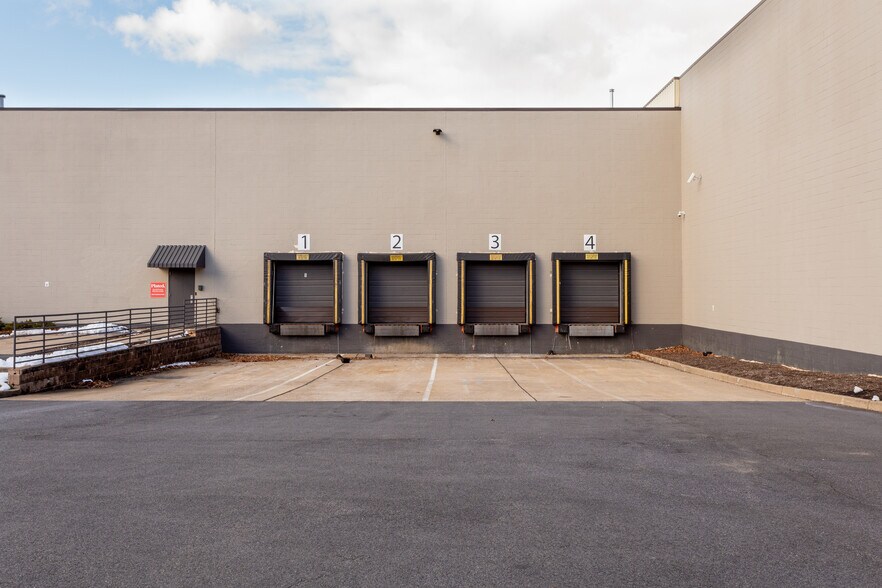 8 Vreeland Ave, Totowa, NJ à louer - Photo de l’immeuble – Image 2 sur 14