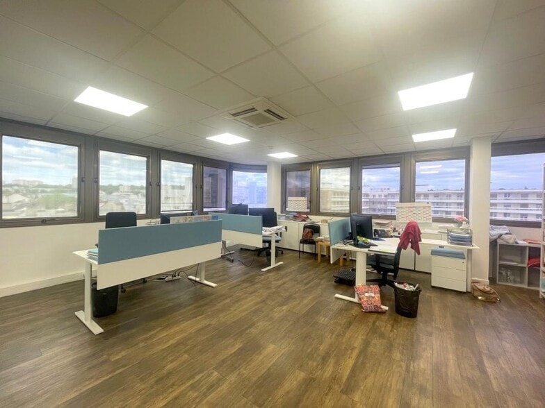 Bureau dans Poissy à louer - Photo intérieure – Image 1 sur 9