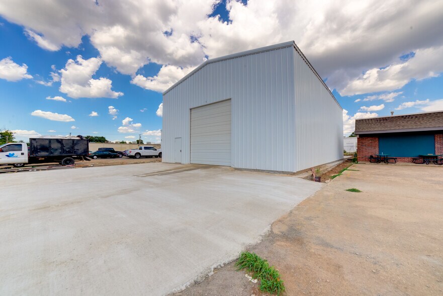 5823 Owasso, Tulsa, OK à louer - Photo de l’immeuble – Image 3 sur 13