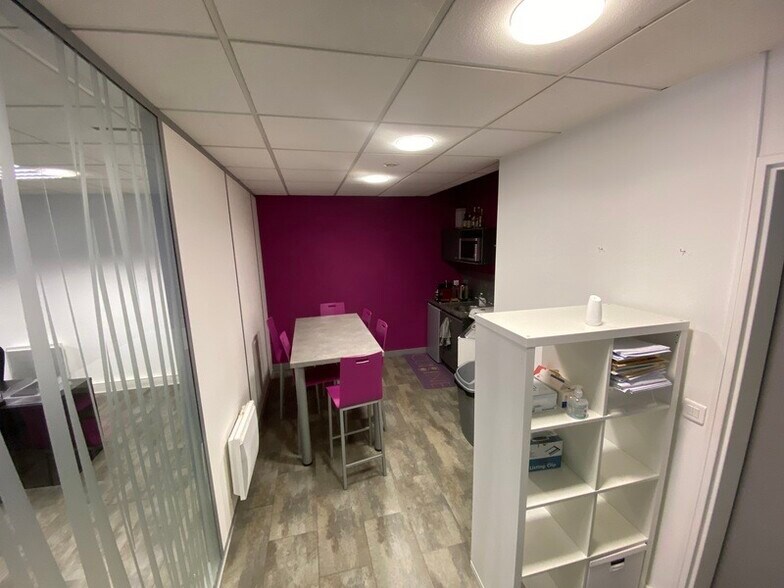 Bureau dans Voisins-le-Bretonneux à vendre - Photo intérieure – Image 3 sur 6