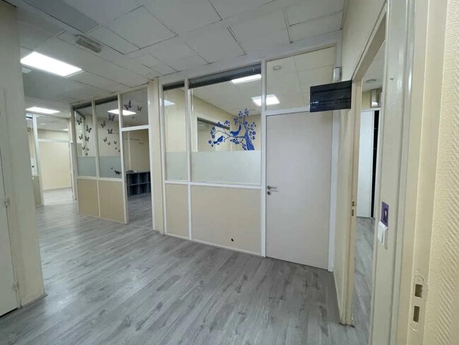 Plus de détails pour Bureau à vendre