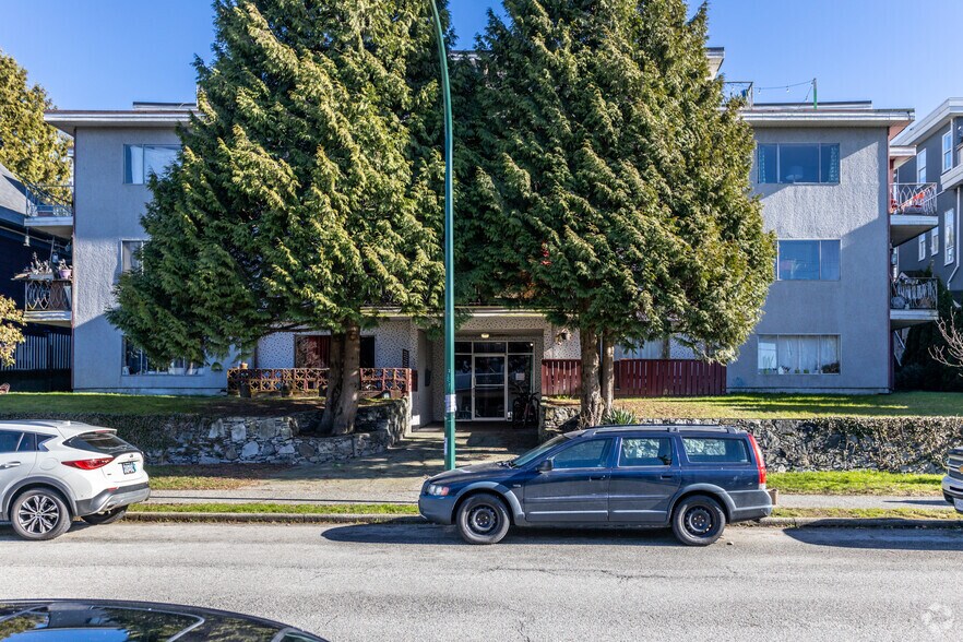 2184 Wall St, Vancouver, BC à vendre - Photo de l’immeuble – Image 2 sur 2