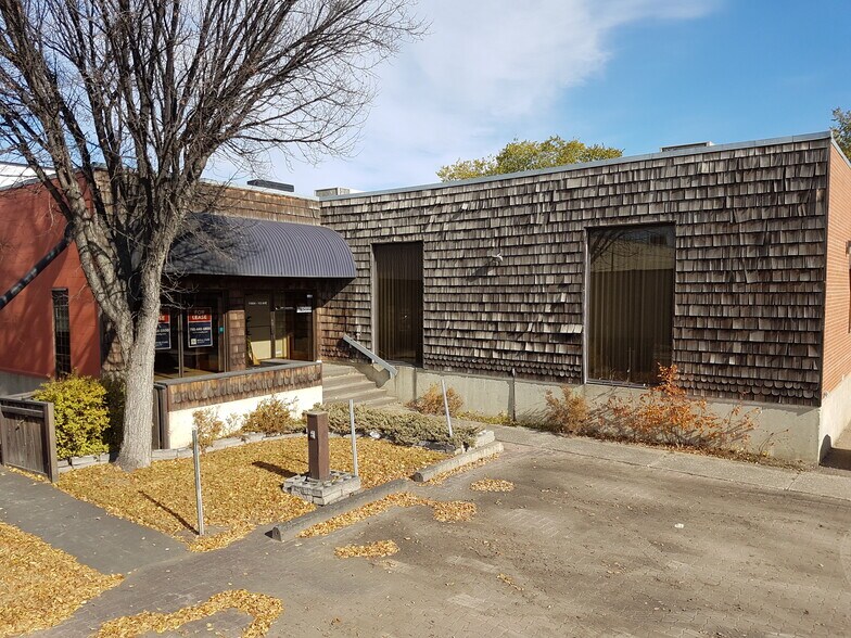 11904 113 Av, Edmonton, AB à louer - Photo de l’immeuble – Image 1 sur 6