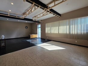 1-3 Ivy Rd, Kings Park, NY à louer Photo intérieure– Image 2 sur 7