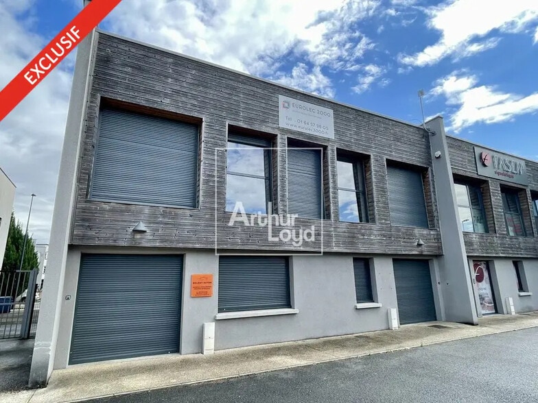4-6 Rue De La Mare À Tissier, Saint-Pierre-du-Perray à louer - Photo de l’immeuble – Image 1 sur 4
