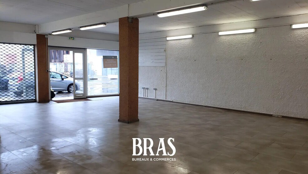 Local commercial dans Challans à louer - Photo de l’immeuble – Image 3 sur 4