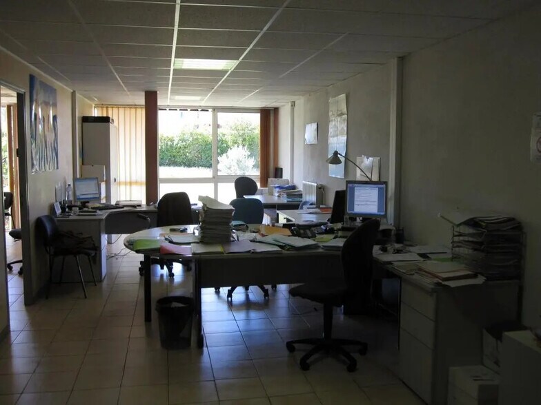 Bureau dans Les Pennes-Mirabeau à louer - Photo de l’immeuble – Image 2 sur 13