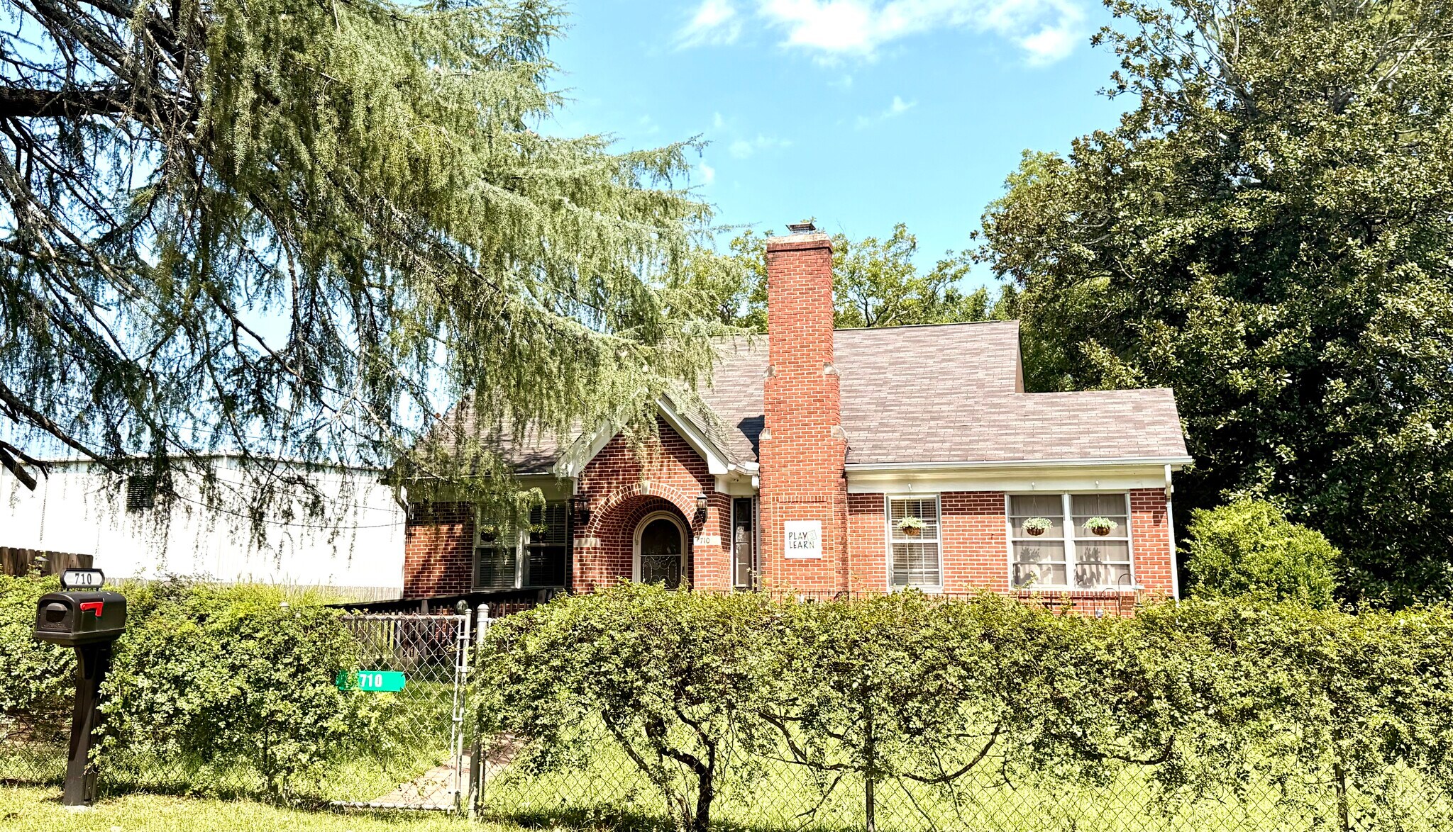 710 Raleigh St, West Columbia, SC à louer Photo de l’immeuble– Image 1 sur 15