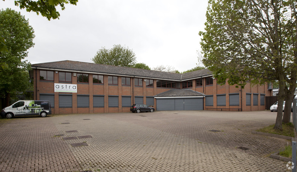 Stephenson Rd, Basingstoke à vendre - Photo principale – Image 1 sur 3
