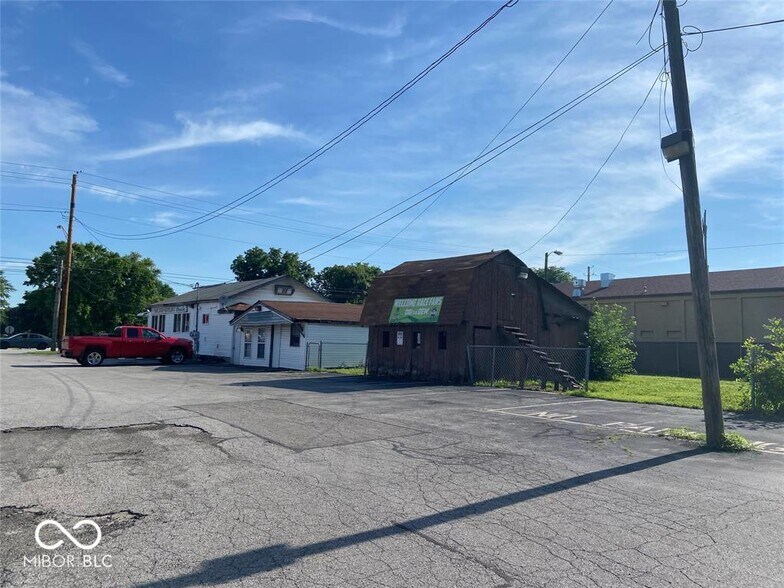 5211 W 10th St, Indianapolis, IN à vendre - Photo de l’immeuble – Image 3 sur 28
