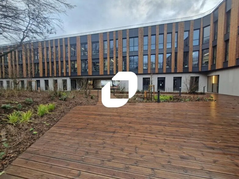 Bureau dans Champs-sur-Marne à louer - Photo de l’immeuble – Image 1 sur 11