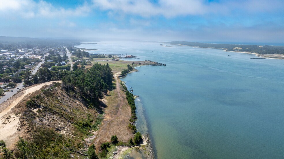 516 Taylor Ave, Coos Bay, OR à vendre - Photo de l’immeuble – Image 3 sur 6