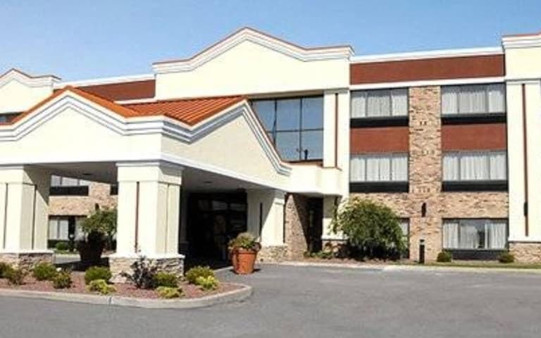 Michigan City Hospitality Properties portefeuille de 2 biens à vendre sur LoopNet.fr Photo principale– Image 1 sur 3