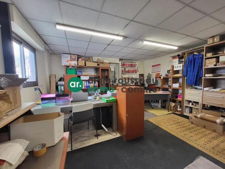 Local d'activités dans Écouflant à vendre - Photo de l’immeuble – Image 2 sur 5