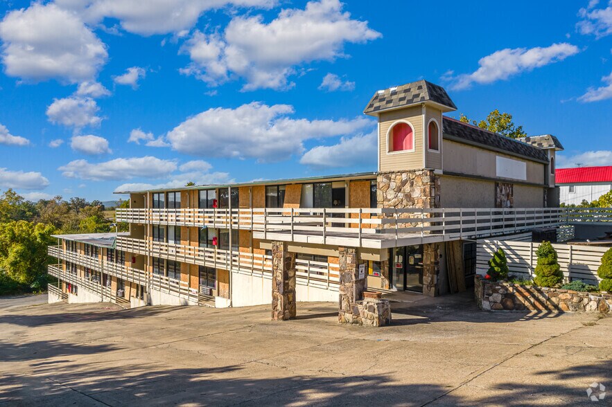 1900 W 76 Country Blvd, Branson, MO à vendre - Photo principale – Image 1 sur 58