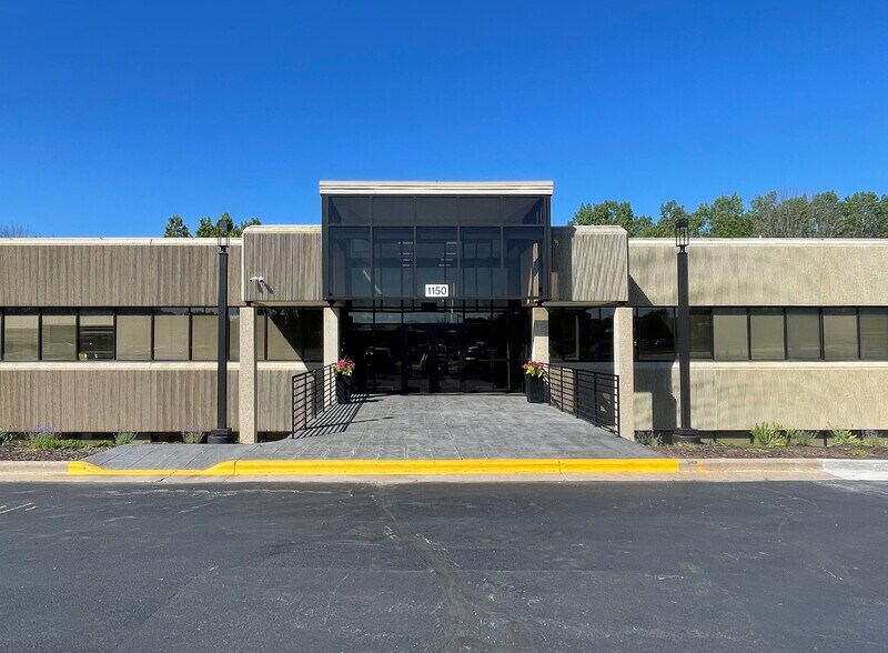 1150 Springhurst Dr, Green Bay, WI à louer - Photo de l’immeuble – Image 1 sur 43