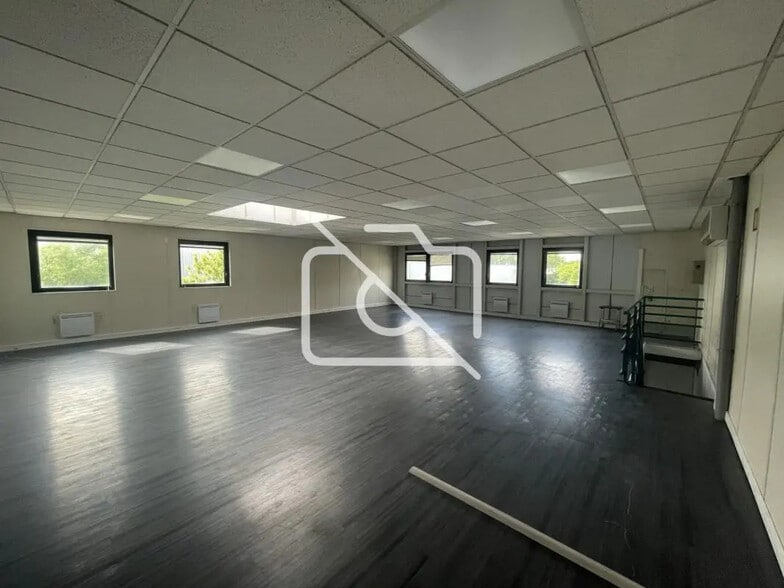 Local d’activités dans Bondoufle à louer - Photo intérieure – Image 2 sur 3