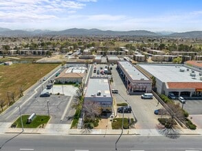 3084 E Palmdale Blvd, Palmdale, CA à louer Photo intérieure– Image 1 sur 3