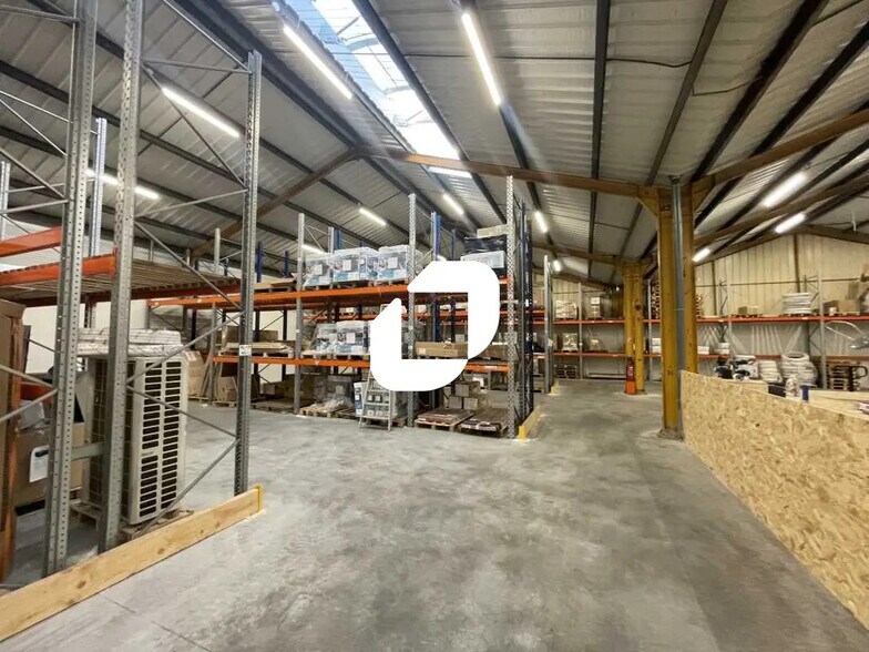 Bureau dans Saint-Médard-en-Jalles à louer - Photo de l’immeuble – Image 3 sur 7