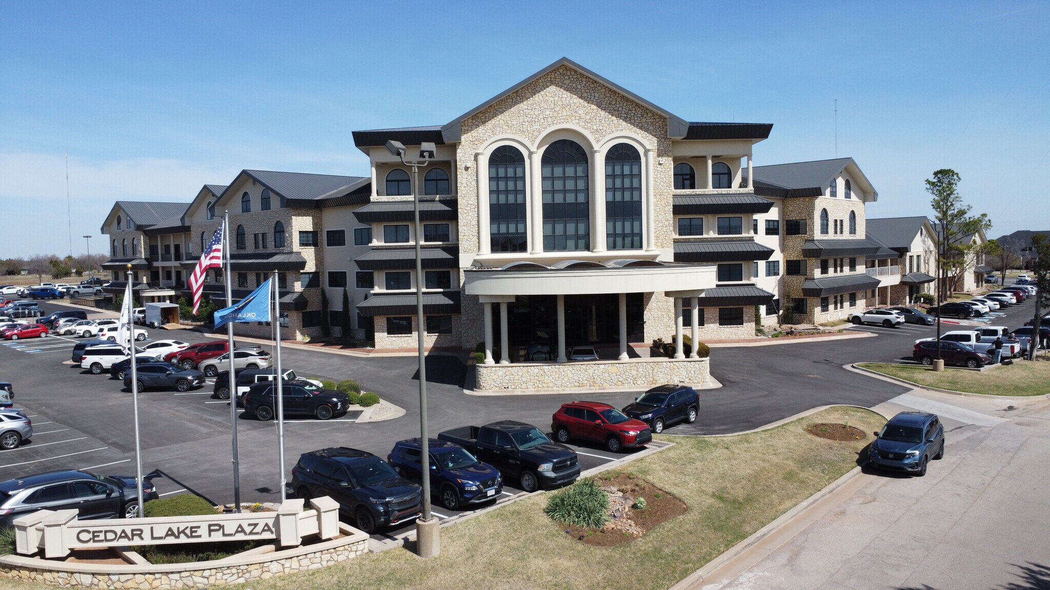 701 Cedar Lake Blvd, Oklahoma City, OK à louer Photo de l’immeuble– Image 1 sur 26