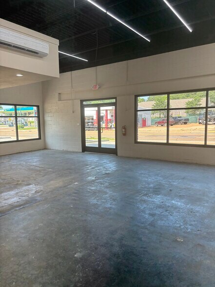 328 N Highland Ave, Jackson, TN à louer - Photo de l’immeuble – Image 3 sur 9
