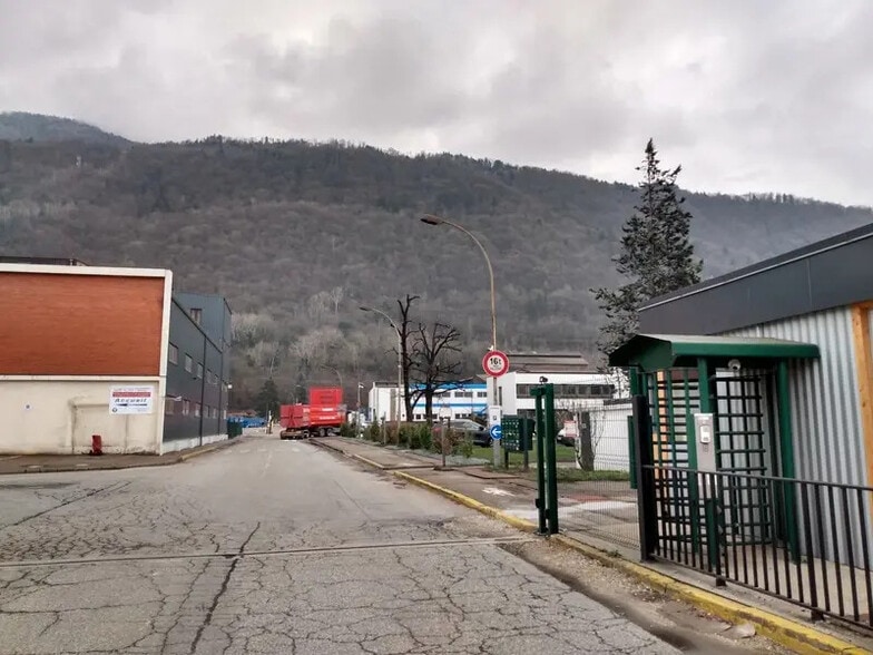 Industriel/Logistique dans Le Cheylas à louer - Photo de l’immeuble – Image 2 sur 3