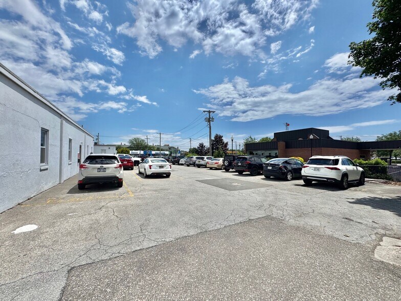 20 Medford Ave, Patchogue, NY à vendre - Photo de l’immeuble – Image 2 sur 41