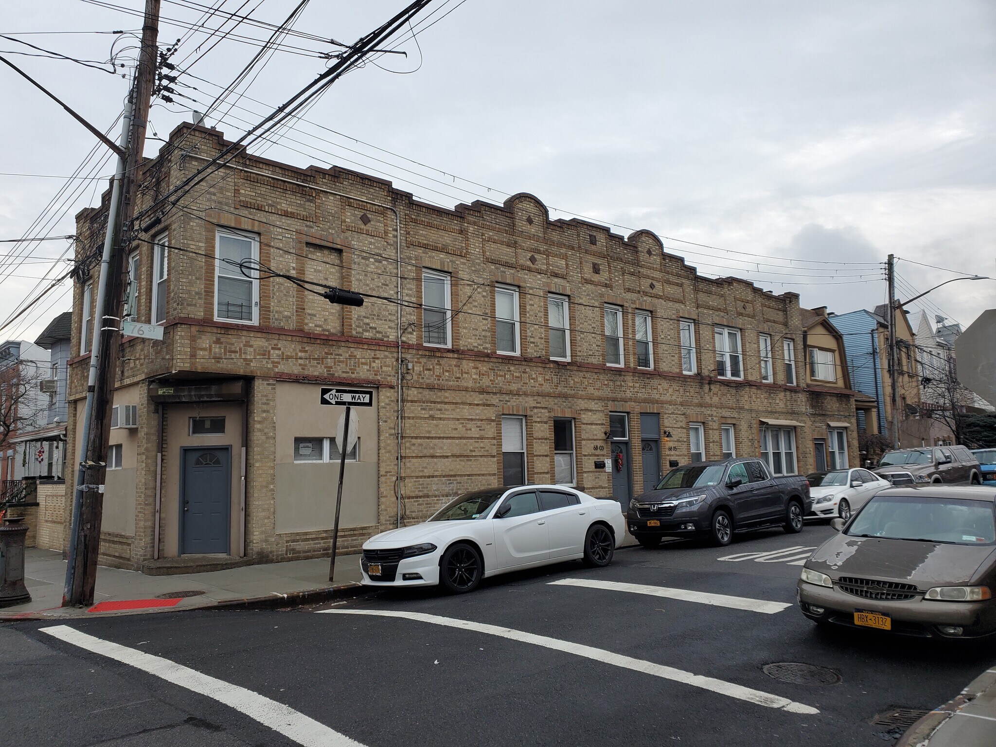 6803 76th St, Middle Village, NY à vendre Photo principale– Image 1 sur 15