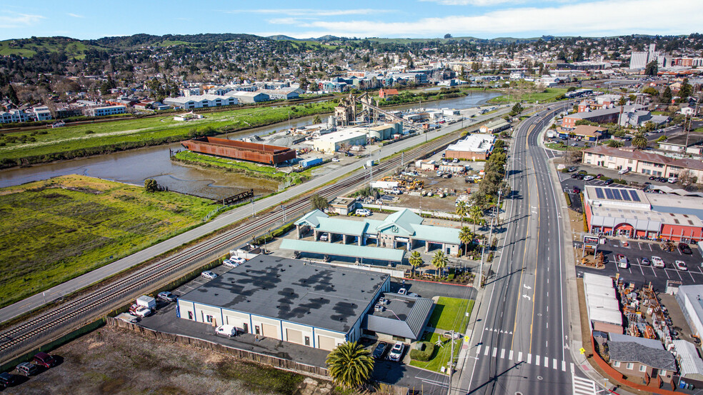 660 Lakeville St, Petaluma, CA à vendre - Aérien – Image 2 sur 8