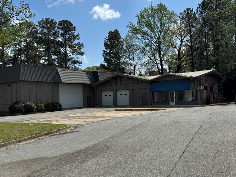 5322 S Cobb Dr, Smyrna, GA à louer - Photo de l’immeuble – Image 1 sur 1